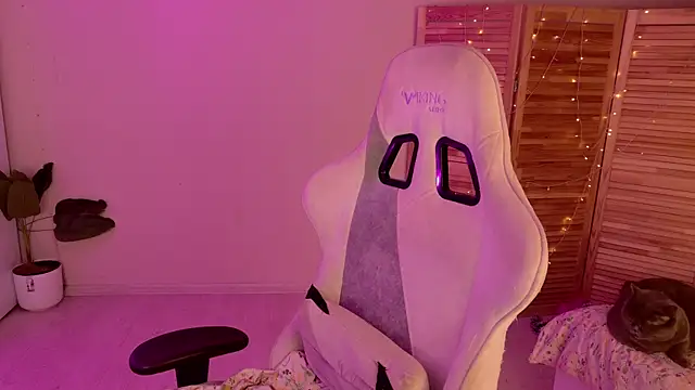 Snapshot of Miss_Mia_Murr chatting on 12-14-25, 04:18 Miss Mia Murr online show from 12-14-25, 04:18