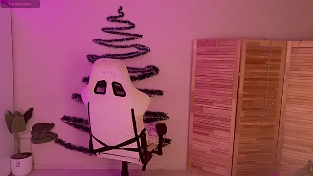 Miss Mia Murr online show from 12-18-25, 05:13