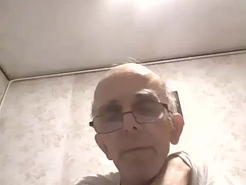 Snapshot of mariusica1@xh chatting on 10-27-25, 10:14 mariusica1xh online show from 10-27-25, 10:14