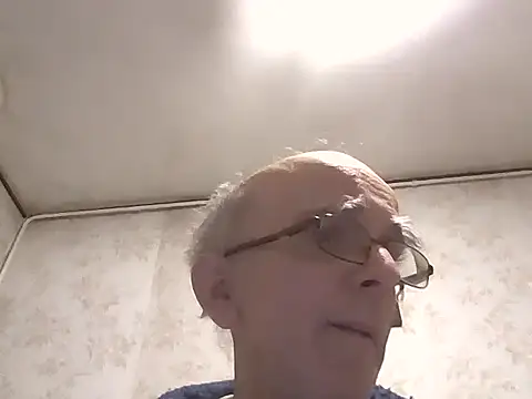 Snapshot of mariusica1@xh chatting on 10-28-25, 05:59 mariusica1xh online show from 10-28-25, 05:59