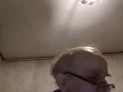 Snapshot of mariusica1@xh chatting on 10-31-25, 03:24 mariusica1xh online show from 10-31-25, 03:24