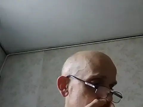 Snapshot of mariusica1@xh chatting on 11-11-25, 10:26 mariusica1xh online show from 11-11-25, 10:26