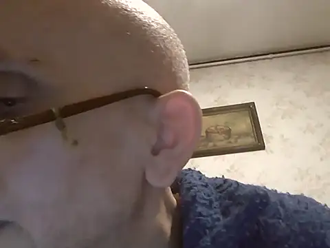 Snapshot of mariusica1@xh chatting on 11-11-25, 10:32 mariusica1xh online show from 11-11-25, 10:32