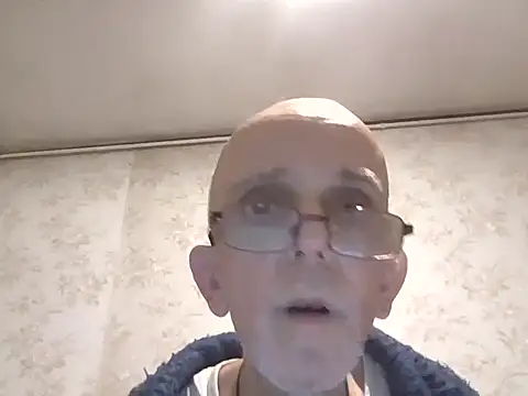 Snapshot of mariusica1@xh chatting on 11-15-25, 03:52 mariusica1xh online show from 11-15-25, 03:52