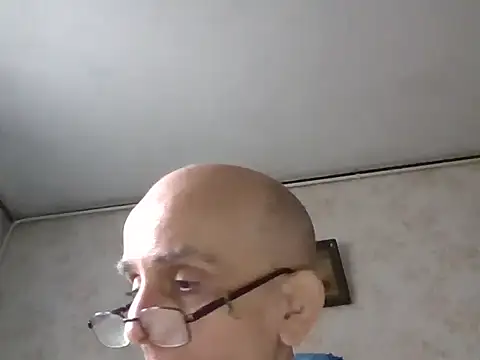 Snapshot of mariusica1@xh chatting on 11-19-25, 10:48 mariusica1xh online show from 11-19-25, 10:48