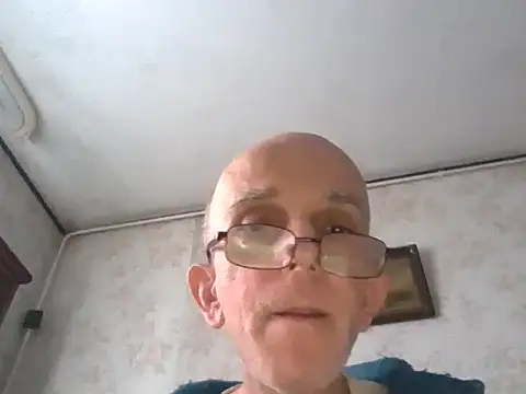 Snapshot of mariusica1@xh chatting on 11-26-25, 08:04 mariusica1xh online show from 11-26-25, 08:04