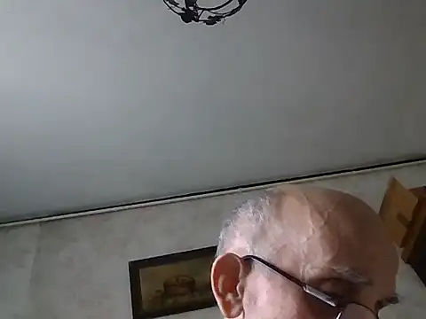 Snapshot of mariusica1@xh chatting on 12-15-25, 12:20 mariusica1xh online show from 12-15-25, 12:20