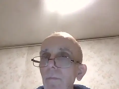 Snapshot of mariusica1@xh chatting on 12-16-25, 06:35 mariusica1xh online show from 12-16-25, 06:35