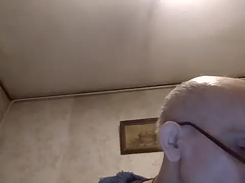 Snapshot of mariusica1@xh chatting on 12-17-25, 04:13 mariusica1xh online show from 12-17-25, 04:13