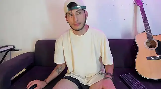 Snapshot of Henrikk_senn chatting on 12-13-24, 02:32 Henrikk senn online show from 12-13-24, 02:32