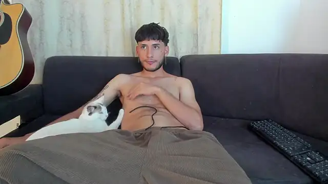 Snapshot of Henrikk_senn chatting on 09-14-25, 05:17 Henrikk senn online show from 09-14-25, 05:17