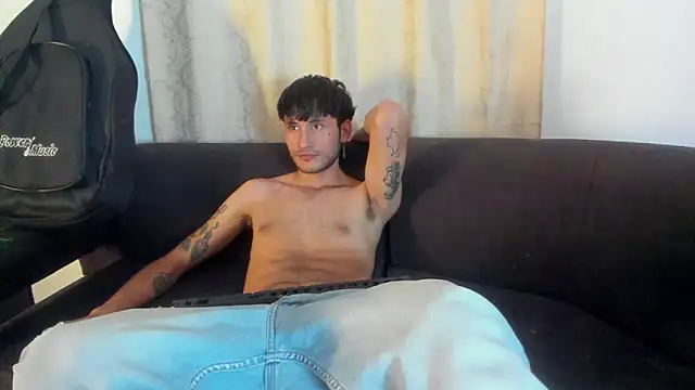 Snapshot of Henrikk_senn chatting on 10-20-25, 12:22 Henrikk senn online show from 10-20-25, 12:22