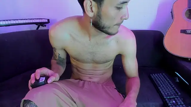 Snapshot of Henrikk_senn chatting on 11-11-25, 12:16 Henrikk senn online show from 11-11-25, 12:16