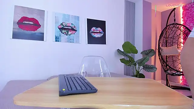 Angela donnato online show from 10-23-25, 03:39