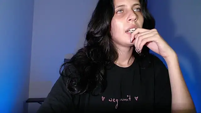 Snapshot of bellatrix25 chatting on 05-19-26, 05:19 bellatrix25 online show from 05-19-26, 05:19