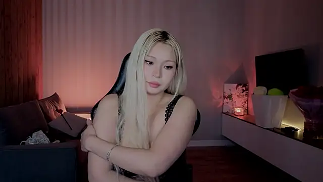 RileyMee online show from 04-24-26, 05:43