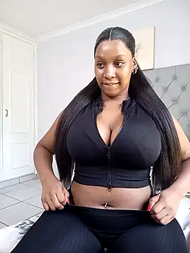 Snapshot of Candy_Love_18 chatting on 02-05-25, 07:39 Candy Love 18 online show from 02-05-25, 07:39