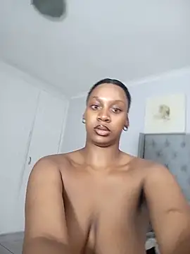 Snapshot of Candy_Love_18 chatting on 02-13-25, 03:35 Candy Love 18 online show from 02-13-25, 03:35