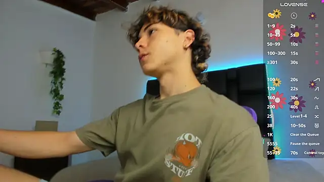 Snapshot of Joe23__ chatting on 12-07-24, 04:25 Joe23 online show from 12-07-24, 04:25