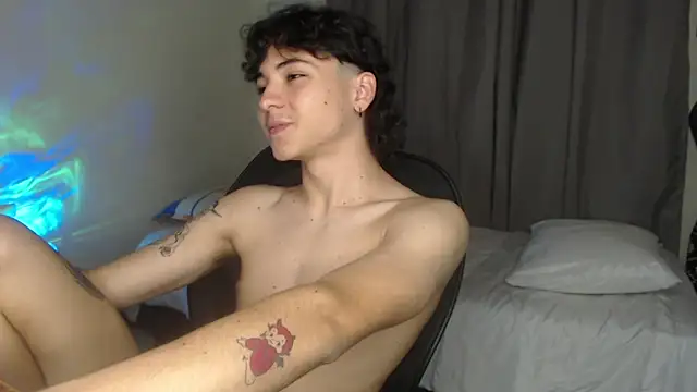 Snapshot of Joe23__ chatting on 03-12-25, 11:12 Joe23 online show from 03-12-25, 11:12