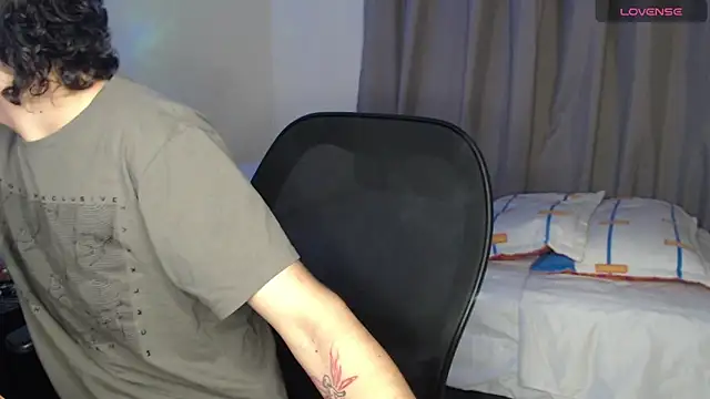 Snapshot of Joe23__ chatting on 03-13-25, 03:28 Joe23 online show from 03-13-25, 03:28