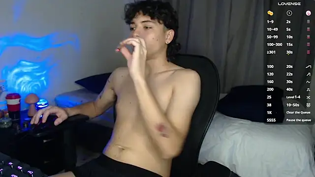 Snapshot of Joe23__ chatting on 03-21-25, 11:01 Joe23 online show from 03-21-25, 11:01