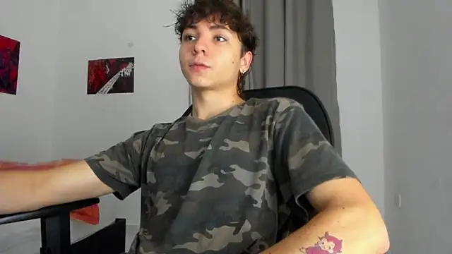 Snapshot of Joe23__ chatting on 10-04-25, 05:27 Joe23 online show from 10-04-25, 05:27