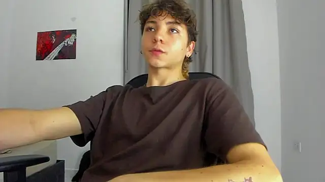 Snapshot of Joe23__ chatting on 10-15-25, 04:45 Joe23 online show from 10-15-25, 04:45