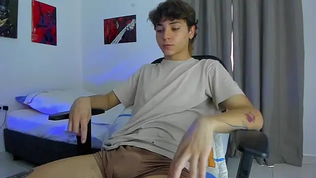 Snapshot of Joe23__ chatting on 10-17-25, 08:33 Joe23 online show from 10-17-25, 08:33