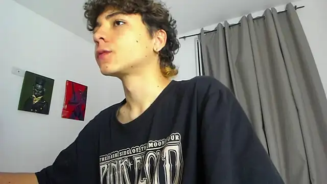 Snapshot of Joe23__ chatting on 10-21-25, 06:03 Joe23 online show from 10-21-25, 06:03