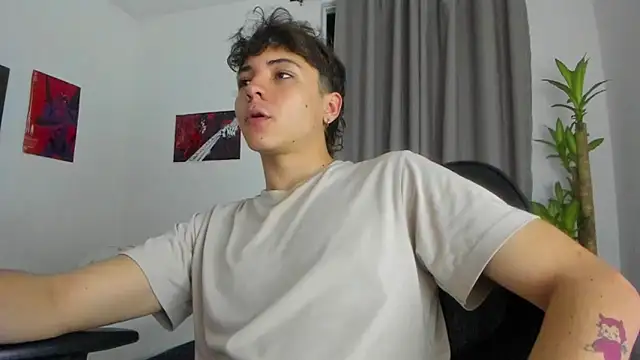 Snapshot of Joe23__ chatting on 11-12-25, 02:12 Joe23 online show from 11-12-25, 02:12