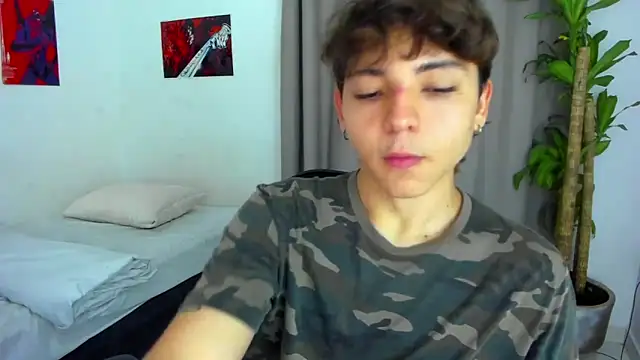 Snapshot of Joe23__ chatting on 12-18-25, 05:35 Joe23 online show from 12-18-25, 05:35