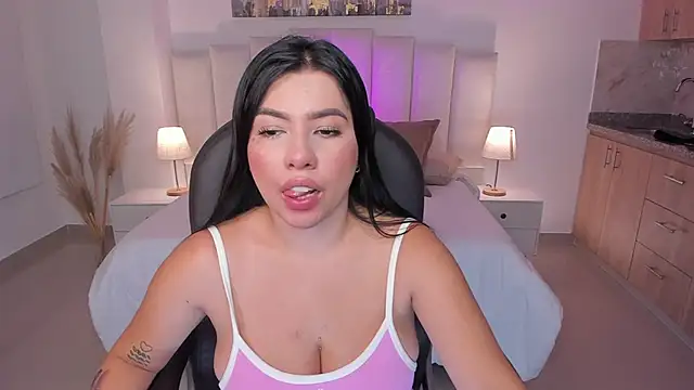 naomii campbell  online show from 11-27-25, 02:41