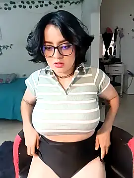 Lin-cute online show from 01-26-25, 05:55