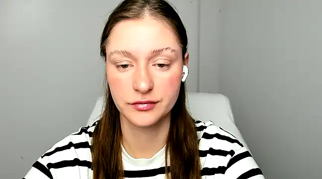 Snapshot of Fantasy_July chatting on 02-08-25, 09:35 Fantasy July online show from 02-08-25, 09:35