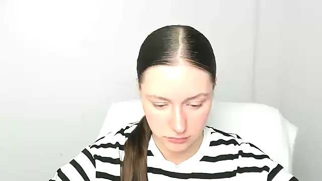 Snapshot of Fantasy_July chatting on 03-19-25, 09:49 Fantasy July online show from 03-19-25, 09:49