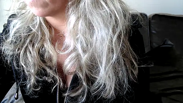 JenniLowen online show from 03-06-25, 03:13