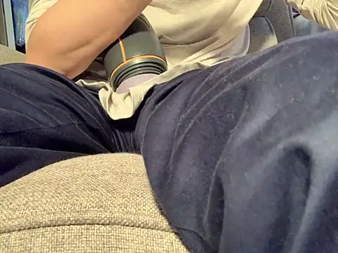 Snapshot of skatebored chatting on 12-30-24, 06:16 skatebored online show from 12-30-24, 06:16