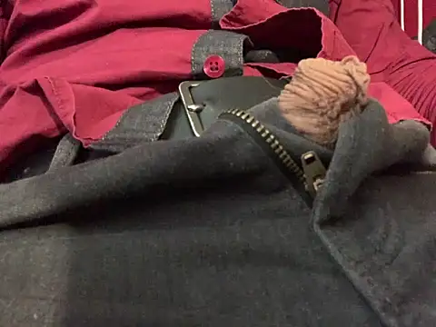 Snapshot of skatebored chatting on 01-22-25, 08:38 skatebored online show from 01-22-25, 08:38