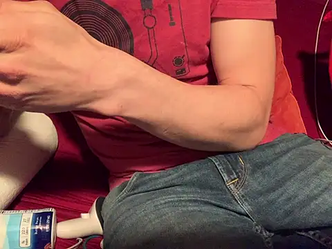 Snapshot of skatebored chatting on 03-06-25, 09:14 skatebored online show from 03-06-25, 09:14