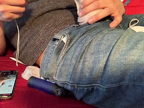 Snapshot of skatebored chatting on 03-07-25, 11:27 skatebored online show from 03-07-25, 11:27