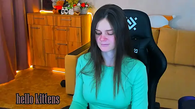 Snapshot of Lora_Cain chatting on 12-19-24, 03:08 Lora Cain online show from 12-19-24, 03:08