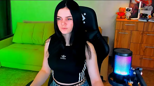 Snapshot of Lora_Cain chatting on 02-11-25, 04:46 Lora Cain online show from 02-11-25, 04:46