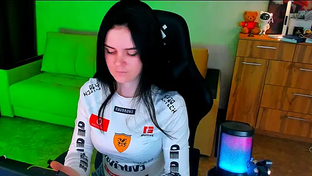 Snapshot of Lora_Cain chatting on 02-12-25, 03:05 Lora Cain online show from 02-12-25, 03:05