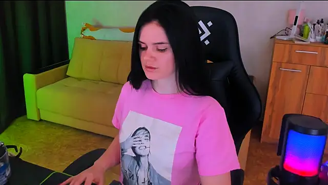 Snapshot of Lora_Cain chatting on 03-04-25, 02:10 Lora Cain online show from 03-04-25, 02:10