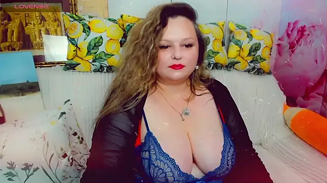 Snapshot of KlaraHoll chatting on 06-25-26, 03:49 KlaraHoll online show from 06-25-26, 03:49