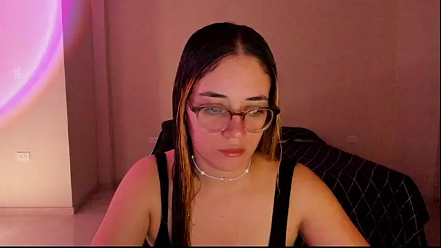 Snapshot of atenas_05_ chatting on 09-11-25, 06:30 atenas 05 online show from 09-11-25, 06:30