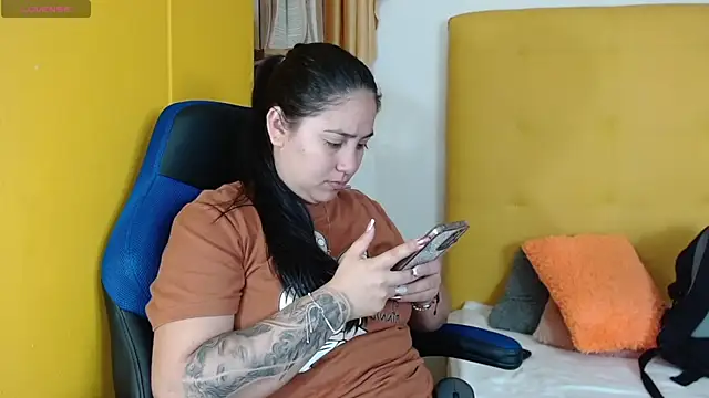 Snapshot of lizzaxs chatting on 03-04-25, 02:10 lizzaxs online show from 03-04-25, 02:10