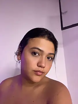 Snapshot of alisson_carolina73 chatting on 05-17-26, 11:45 alisson carolina73 online show from 05-17-26, 11:45