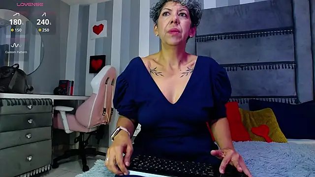 Julianewell online show from 07-25-26, 12:03